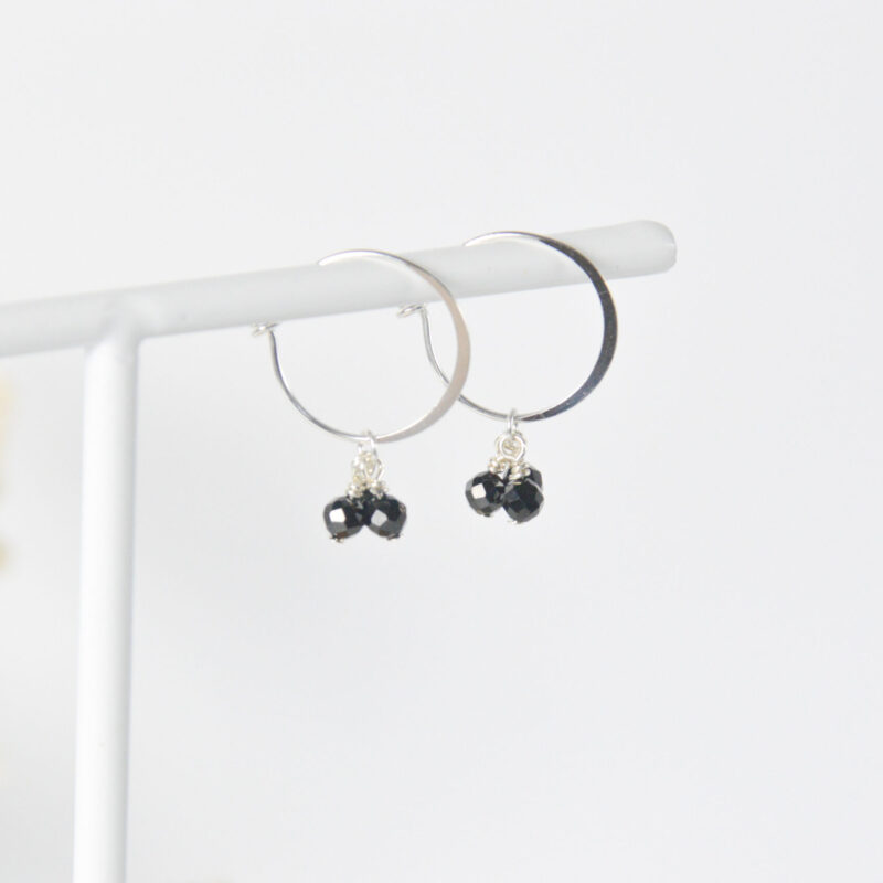 Onyx facet oorbellen ringetjes